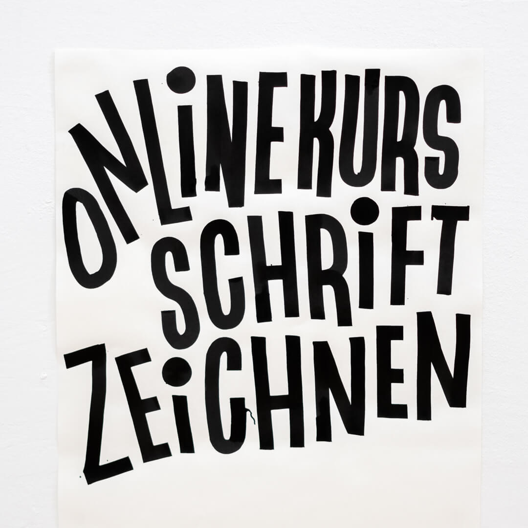 Schwarze, handgeschriebene Buchstaben auf weißem Papier »Onlinekurs Schrift zeichen« Lettering Workshop von Chris Campe All Things Letters – Chris Campe, Hamburg