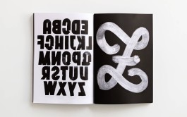 Doppelseite aus dem Buch »Alphabets«, Buch mit 50 Lettering Alphabeten von Chris Campe, in der Reihe 100for10, 2020 All Things Letters – Chris Campe, Hamburg