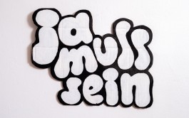 »Ja, muss sein« Demo-Schild für den CSD, Text und Lettering von Chris Campe All Things Letters – Chris Campe, Hamburg