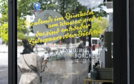 Lettering-Zitat von Chris Campe aus dem Stück »Draußen vor der Tür« von Wolfgang Borchert für das Literaturfestival »Hamburg liest« 2021 All Things Letters – Chris Campe, Hamburg