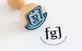 Stempel für den Blog »Freiwilliges grammatikalisches Jahr«, Logo von Chris Campe, Hamburg All Things Letters – Chris Campe, Hamburg