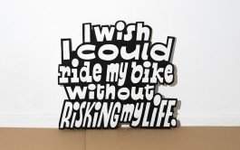 »I wish I could ride my bike without risking my life.« Lettering-Schild von Chris Campe für die Installation »Manifesto« All Things Letters – Chris Campe, Hamburg