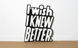 »I wish I knew better.« Lettering-Schild von Chris Campe für die Installation »Manifesto« All Things Letters – Chris Campe, Hamburg