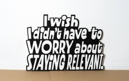 »I wish I didn’t have to worry about staying relevant.« Lettering-Schild von Chris Campe für die Installation »Manifesto« All Things Letters – Chris Campe, Hamburg