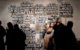 Schilder-Installation »Manifesto« von Chris Campe, beim Forward Festival in Hamburg, April 2024 All Things Letters – Chris Campe, Hamburg