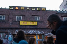 Type Walk beim Typostammtisch Hamburg, September 2024, Foto: Hari Klein All Things Letters – Chris Campe, Hamburg