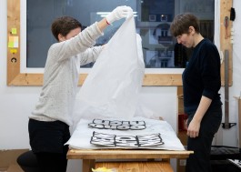 Anti-AfD-Demoschilder für das Haus der Geschichte in Bonn, 2024 All Things Letters – Chris Campe, Hamburg