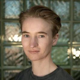 Hari Klein, Historiker*in, Designer und Maler All Things Letters – Chris Campe, Hamburg