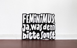 »Feminismus. Ja, was denn bitte sonst« Demoschild, Text und Lettering von Chris Campe All Things Letters – Chris Campe, Hamburg