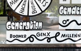 »Generation«, Detail von »Required Fields« Papp-Infografik und Performance von Chris Campe für die re:publica 25 in Berlin All Things Letters – Chris Campe, Hamburg