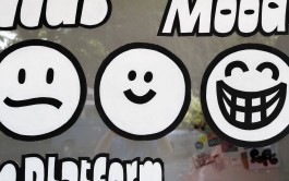 Detail von »Required Fields« Papp-Infografik und Performance von Chris Campe für die re:publica 25 in Berlin All Things Letters – Chris Campe, Hamburg