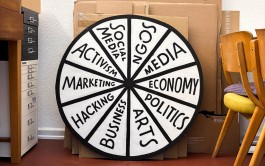 Making of »Required Fields« Papp-Infografik und Performance von Chris Campe für die re:publica 25 in Berlin All Things Letters – Chris Campe, Hamburg