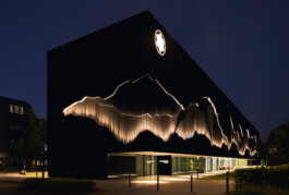 Foto vom Montblanc Haus Hamburg nachts All Things Letters – Chris Campe, Hamburg