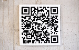 handgemalter QR-Code für »Required Fields« – eine analoge Datenvisualisierung und Performance von Chris Campe bei der re:publica 25 in Berlin All Things Letters – Chris Campe, Hamburg